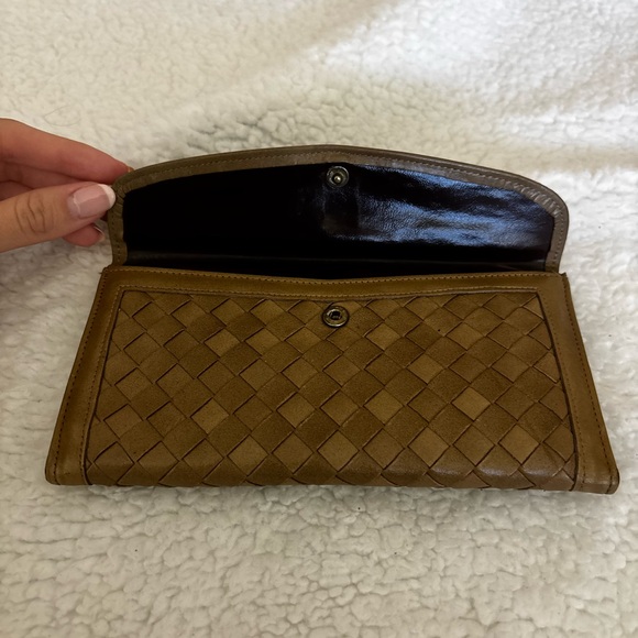 Stylish Brown Woven Clutch - Picture 4 of 5
